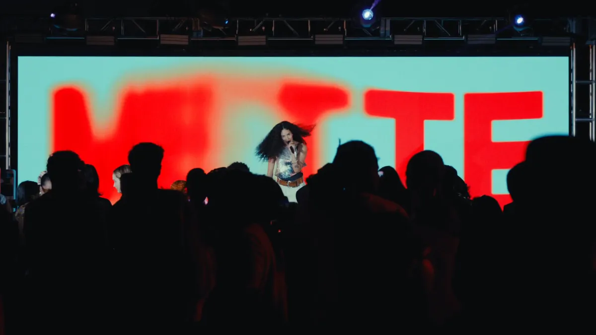 Frame from Momentum: Mette