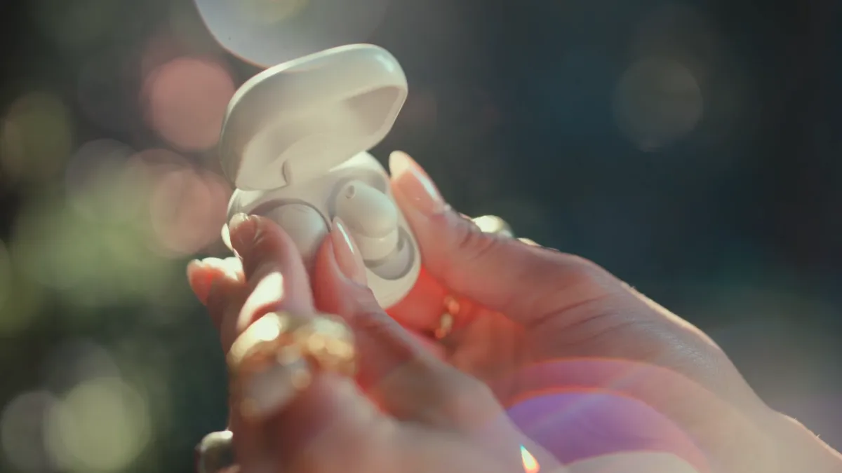 Frame from Momentum: Mette