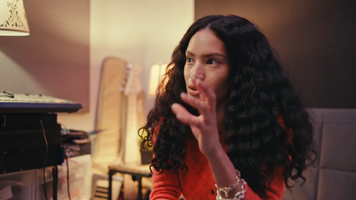 Frame from Momentum: Mette